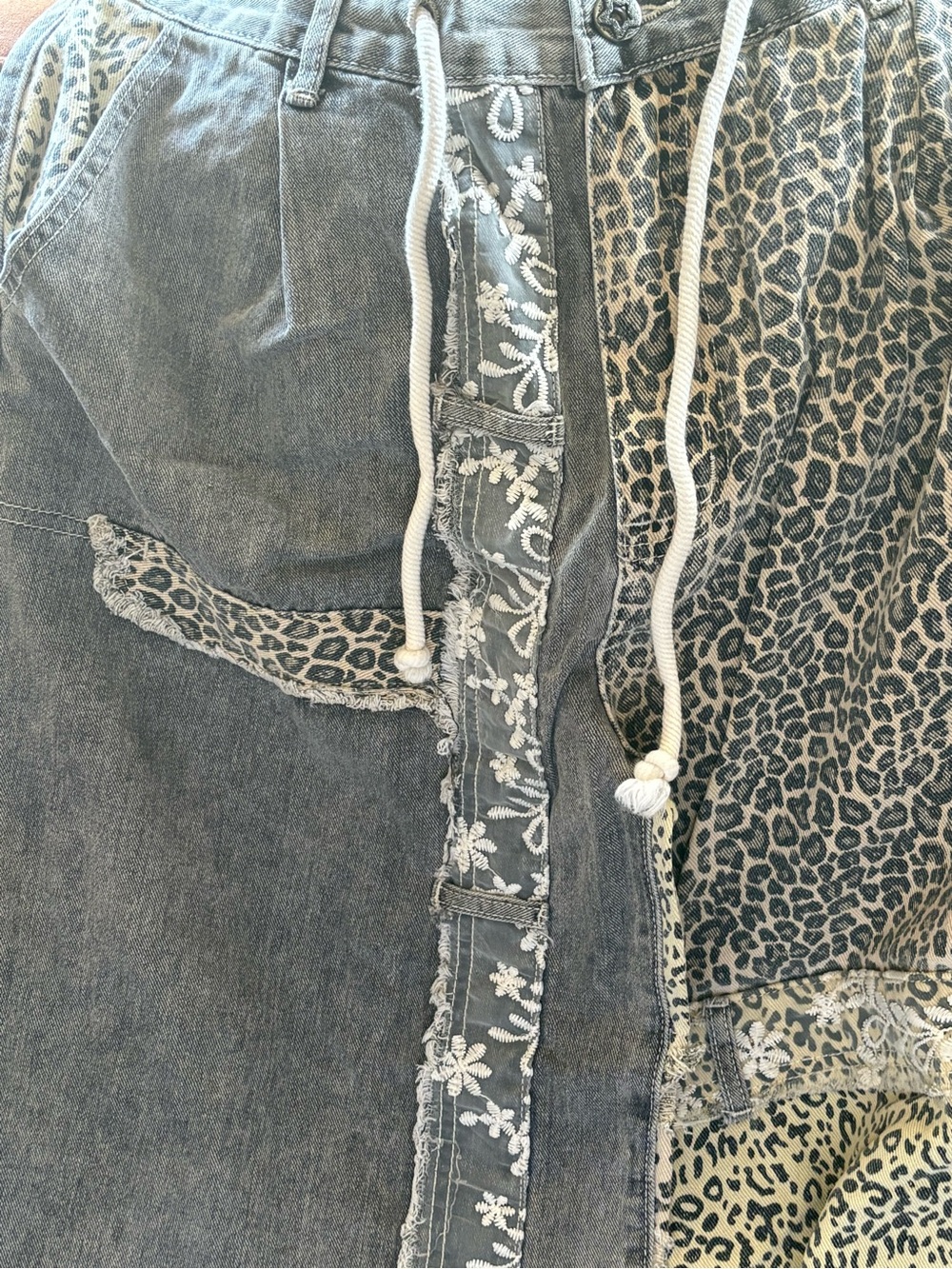 POL Mixed-Print Patchwork Wide-Leg Pants in Gray and Cream - Picture 4 of 8
